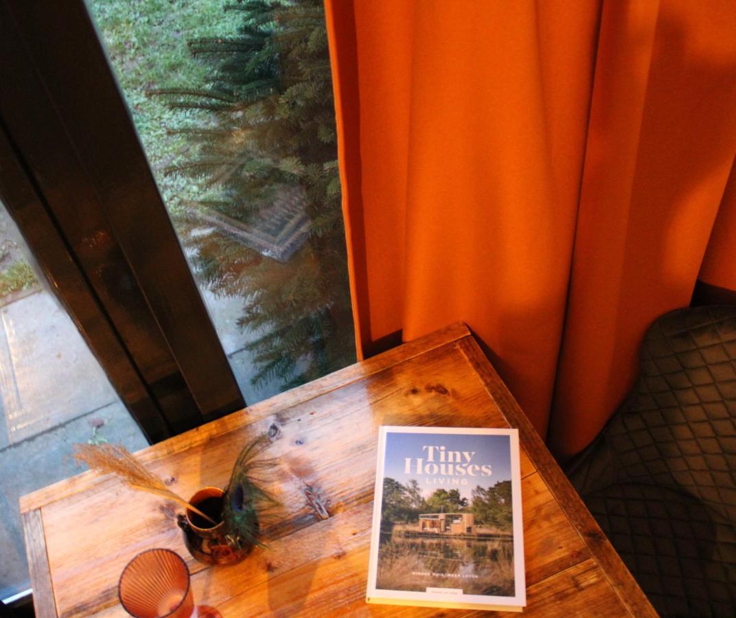 Bed and Breakfast Tiny House In De Boomgaard Stad aan 't Haringvliet Exterior foto