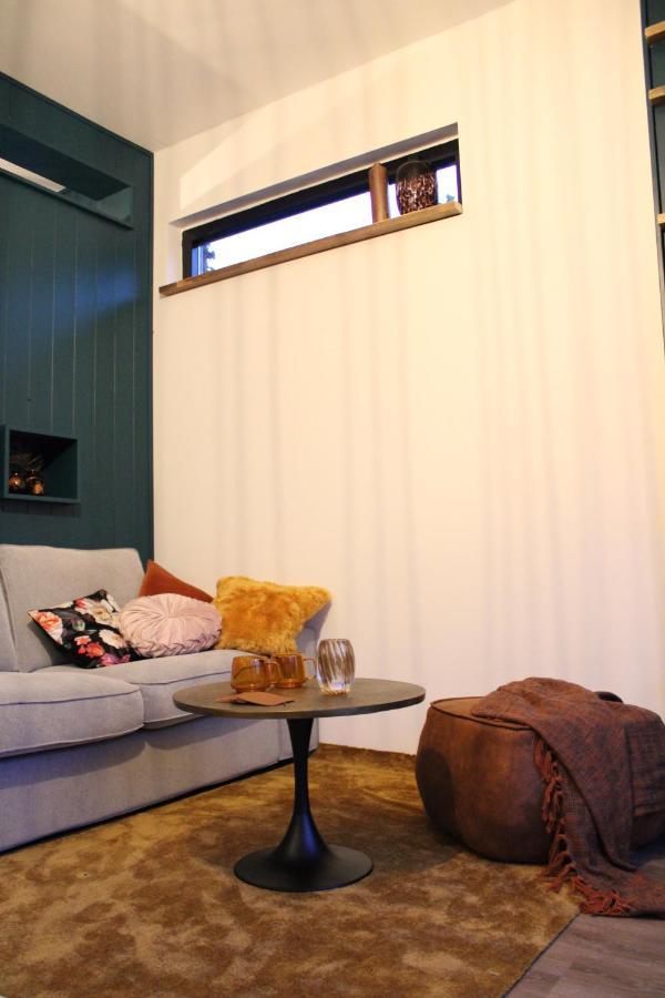 Bed and Breakfast Tiny House In De Boomgaard Stad aan 't Haringvliet Exterior foto