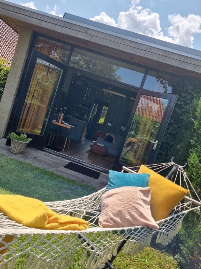 Bed and Breakfast Tiny House In De Boomgaard Stad aan 't Haringvliet Exterior foto